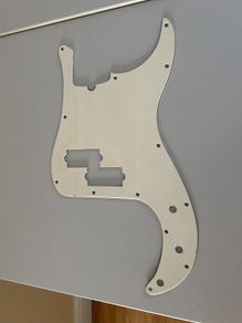 fender bass plate