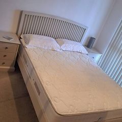 Bed with matching lockers