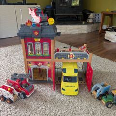 Wooden Fire Station & Accessories