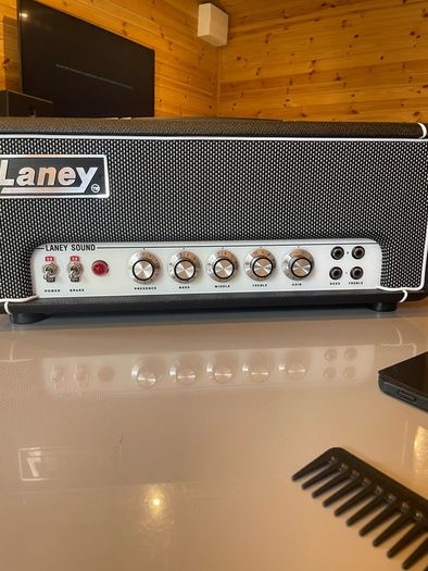 Laney LA Studio.