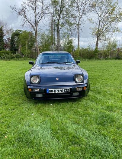 Porsche 944S