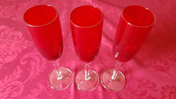 3 Piece Ruby Red Stemmed Swirl Champagne Flutes / Glasses