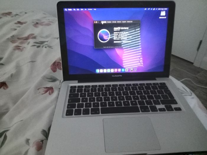 Apple MacBook Pro 13 inch Mid 2009 8GB RAM 320GB