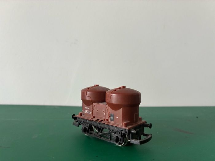 Dapol c043 twin silo cement wagon