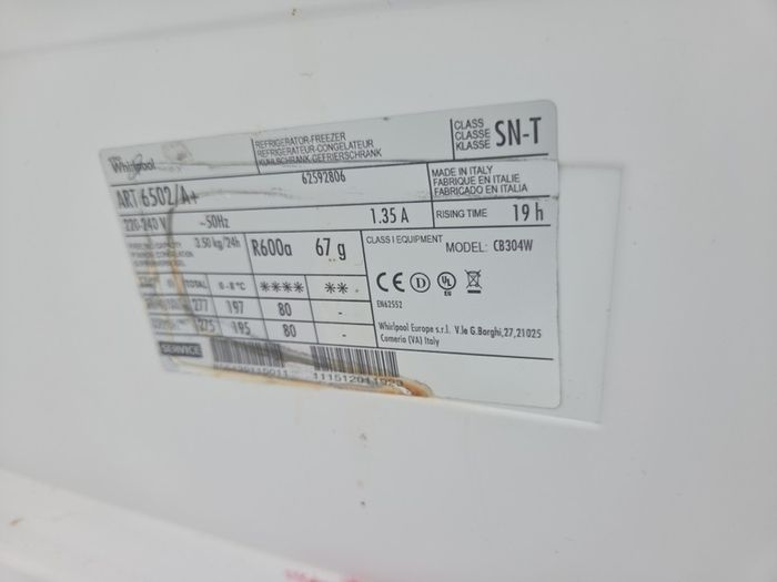 Whirlpool Integrated Fridge Freezer