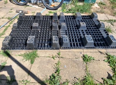 2 x Plastic Pallets