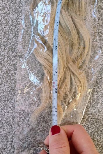 BNIP Blond Wavy Clip In Hair 7pce Extensions