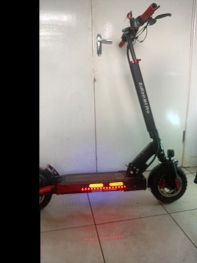 M4 Pro Electric Scooter (moving Into Apt)