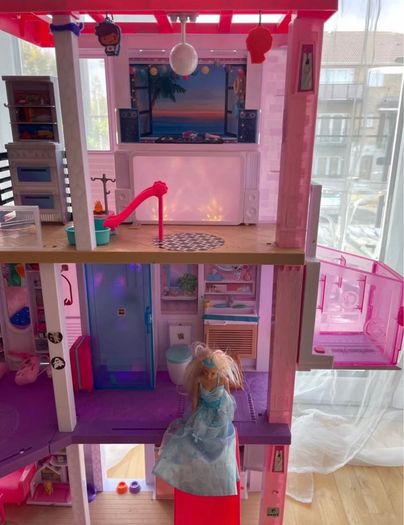Barbie dreamhouse