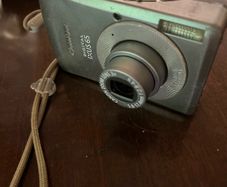 Cannon digital IXUS 65 with charger