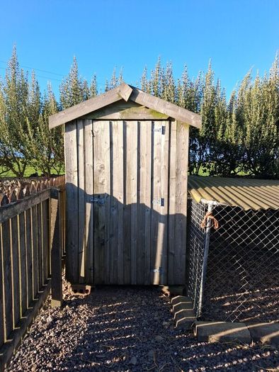 Good solid timber Hen house (6ftx4ft) & hen run