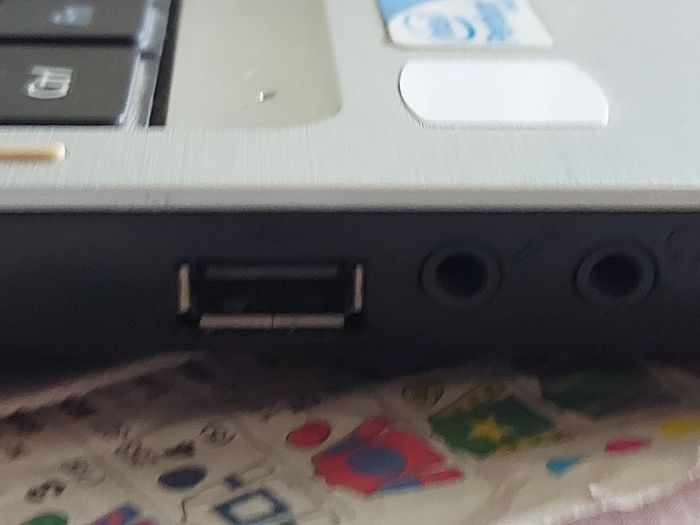Samsung R530, Red, Intel Pentium Dual Core CPU T4400, 2.2GHz, Windows 7 Ultimate 32 bit, 4GB Ram, 150GB HDD, Opera, Chrome and VLC
