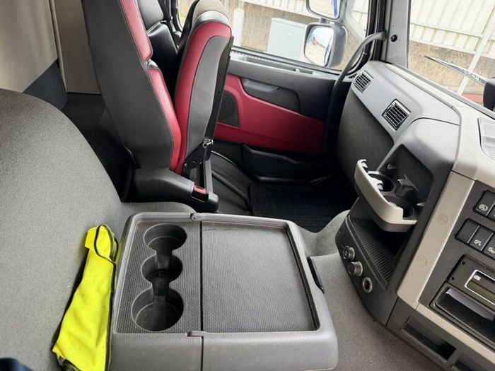 Volvo Fm 420 8x2 Beavertail Rearlift