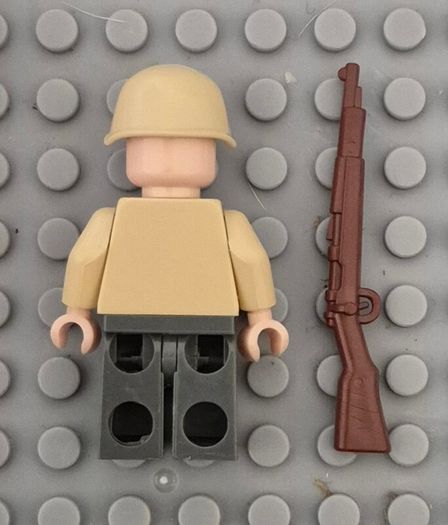 Lego compatible, military figures, Italian infantry. 15 figures plus rifles.