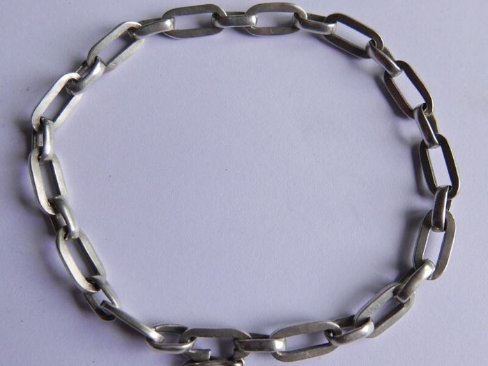 Vintage Sterling Silver Paperclip Chain Bracelet Features Elongated Rectangular Links and a Secure Box Clasp Closure. length 8" - 10,2g