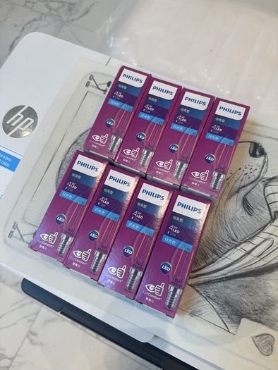 8 x Philips E14 LED Candle Bulbs 4W Daylight, Brand New