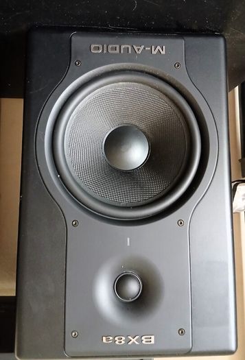 Pair of M-AUDIO BX8a active monitors