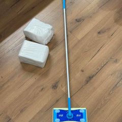 Flash floor mop with spare cleaning pads