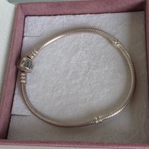 Pandora bracelet barrel clasp size 19cm Very good condition