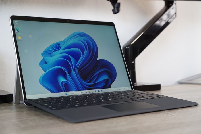 Surface Pro 9 | i5-1245U vPro | 120Hz PixelSense | Like New