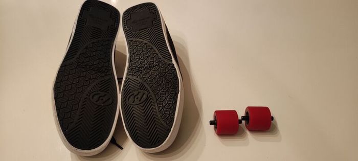 Heelys Pro 20 wheeled shoes - size 43 (UK 9) as new