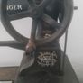 Singer Sweing Machine Image 7