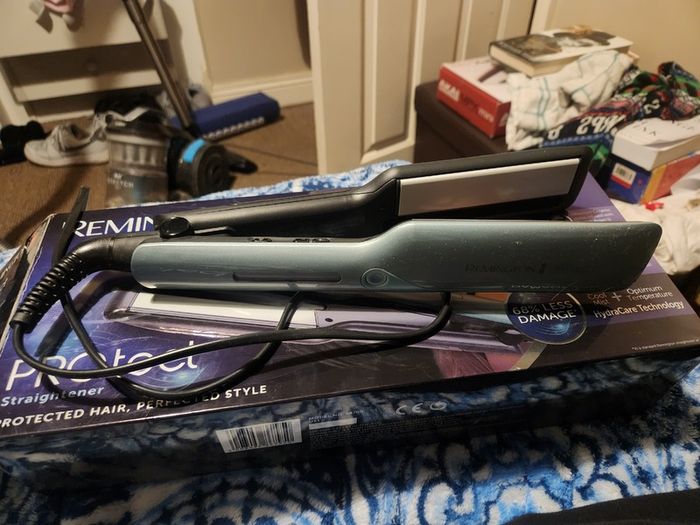 Remington PROtect Straightener (Model S8700).
