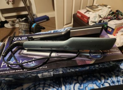 Remington PROtect Straightener (Model S8700).
