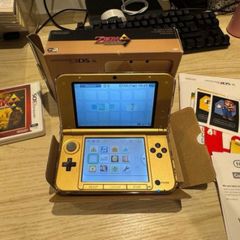 Nintendo 3DS XL The Legend of Zelda A Link between worlds console (CIB)