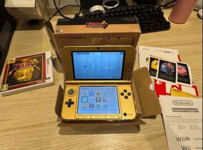 Nintendo 3DS XL The Legend of Zelda A Link between worlds console (CIB)