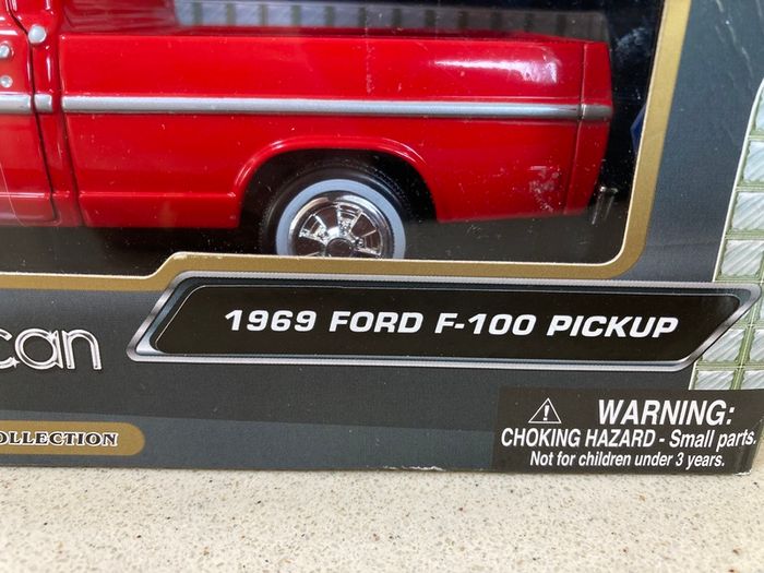 Ford F-100 Pickup Truck Year 1969 MotorMax 1/24