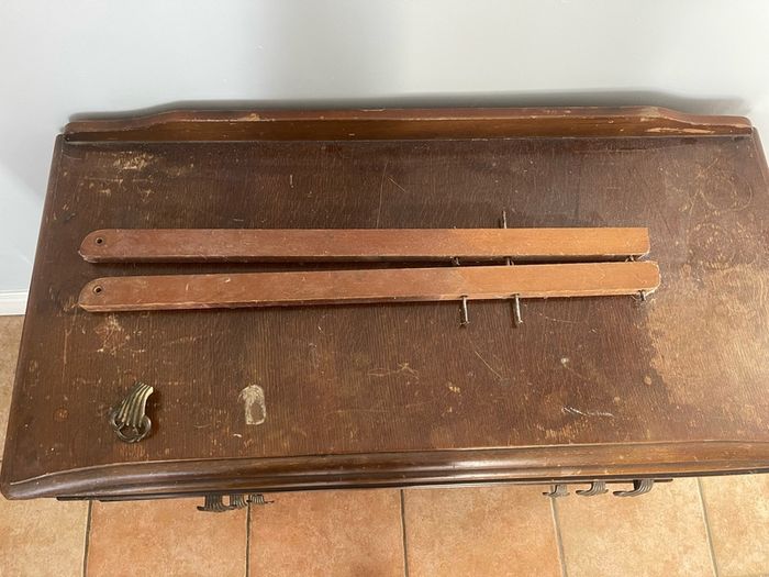 Harris Lebus dresser with mirror. Have spare drawer handle for damaged one.