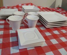 New (no box) Maxwell Williams quality porcelain dinner set (4 ppl)