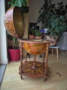 Globe Bar