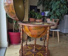 Globe Bar