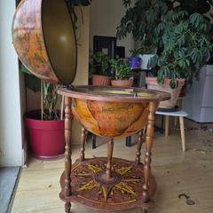 Globe Bar