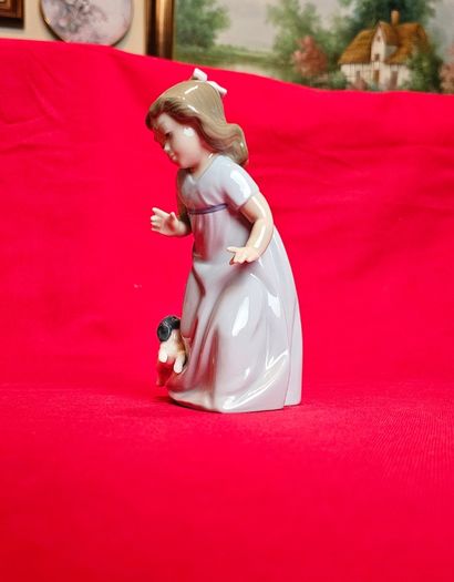 Girl with Puppy   NAO by Lladro 1987