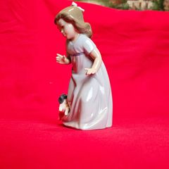 Girl with Puppy   NAO by Lladro 1987