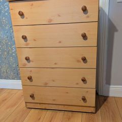 chest of drawers