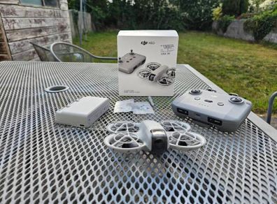 DJI NEO Fly More Combo