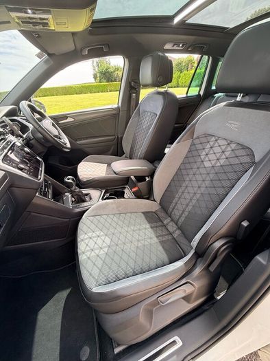 2022 VW Tiguan R-Line 2.0 TDI 150 BHP | Pan Roof