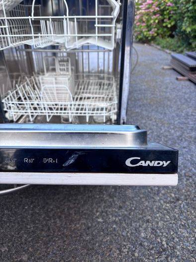 Integrated dishwasher
