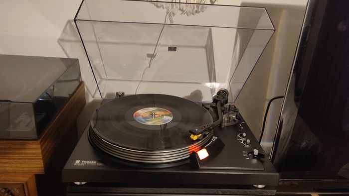 Class Technics SL-2000, full manual turntable. Legend brushless motor.