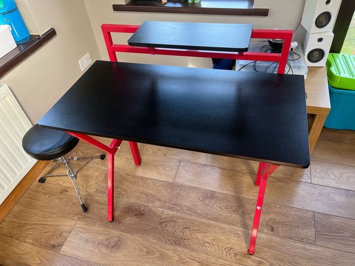 Gaming desk