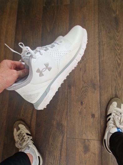 golf shoes