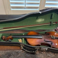 2No Violins in hard cases