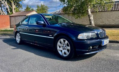 BMW 320i coupe