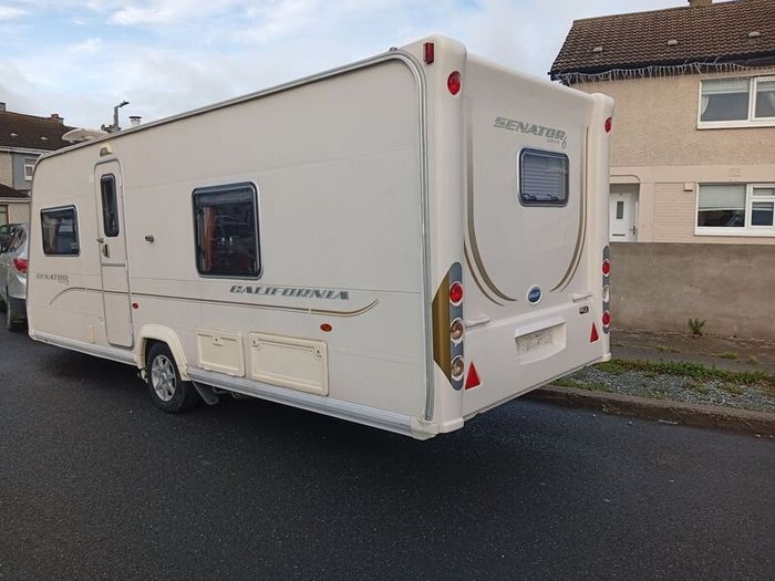 Baily senator  series 6 caravan year 2009