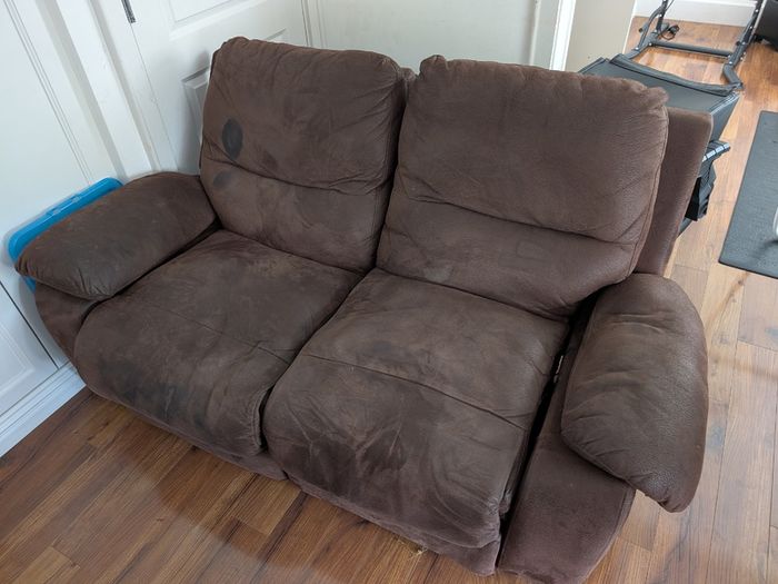 Free Gaming Den / Living space sofa