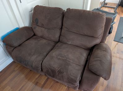 Free Gaming Den / Living space sofa